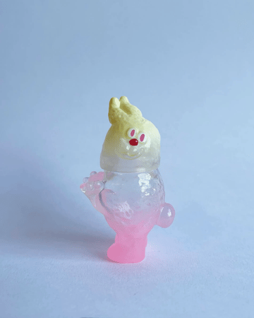 草莓冰淇淋蘇打小扁 軟膠公仔